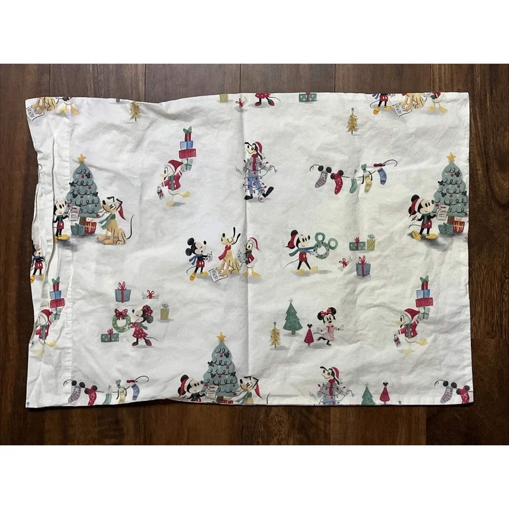 Pottery Barn Kids Disney Holiday Mickey & Friends Organic Percale Std Pillowcase